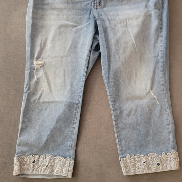 lace cuff crop denim - Picture 2 of 4